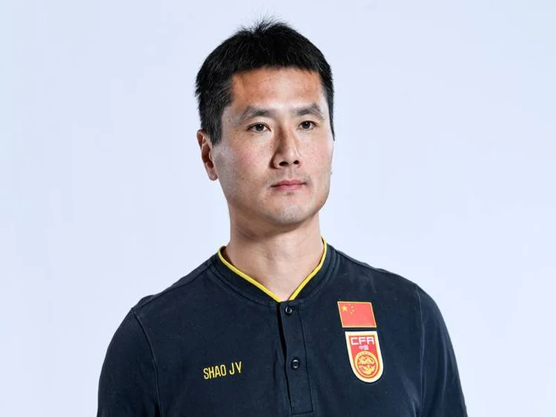 邵佳一探班U22国足重逢老友 9人归来鲁沪新星伤退